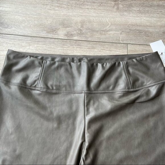NWT 7 For  All Mankind Faux Leather Legging - Picture 3 of 12